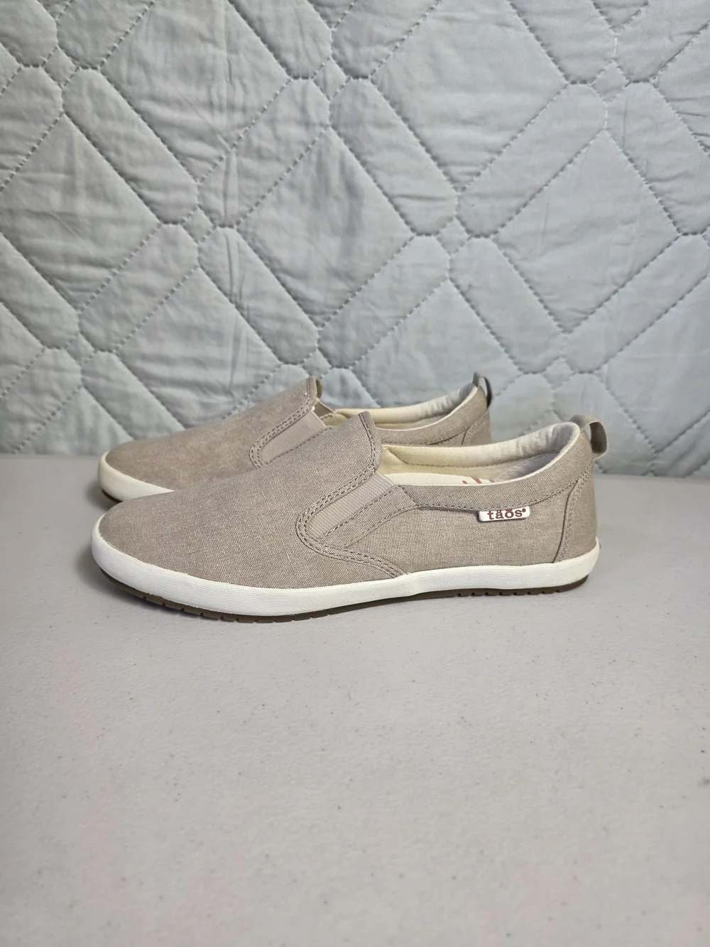 Taos Dandy Women's 8.5 Gray Athletic Running Sneakers Slip-On Round Toe Low Top